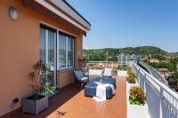 the red penthouse - family apart with terrace 2 bedroom private park - Bed and Breakfast