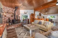 Yosemite Creekside Retreat with spa/games/EV Charger and more - Chambres d’hôtes Oakhurst