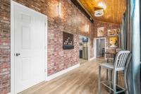 Walk to Mohegan! Modern 3BR Home Getaway - B&B Norwich