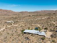 Casa Rocosa I Midcentury Home on 5 Private Acres Near Park - Chambres d'hôtes Joshua Tree