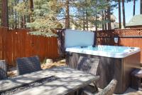 The Bear Den - Walk to Lake & Village, Game Room, and Hot Tub! - B&B Big Bear Lake