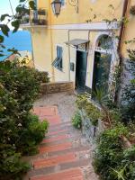 Sea View Suite - Sleeps 3 - Free Parking - B&B