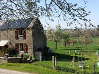 Maison Normande avec Jardin Clôturé, Cheminée et Options Confort, près de la Roche d'Oëtre - FR-1-497-141 - Ferienwohnung
