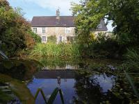 Retraite paisible en maison traditionnelle, 4 chambres, jardin arboré, cheminée et nature luxuriante. - FR-1-497-154 - B&B