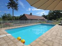 Longère avec Piscine Chauffée, Jardin et Vélos à Dispo - FR-1-497-4 - B&B