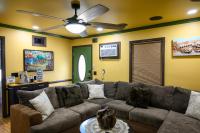The Emerald Den Bold N Cozy - B&B