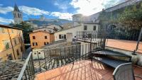 6 guests apt with terrace in pedestrian historic centre of Spoleto - B&B Spoleto