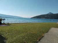 Superbe Duplex les pieds dans l'eau Vue Lac et Château avec Plage et parking Privés - B&B
