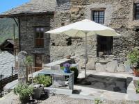Apartamento de 1 dormitorio con balcón y vistas a la montaña 