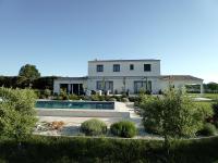 villa 4 étoiles avec piscine et pool house - Bed and Breakfast
