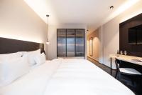 Zimmer mit Queensize-Bett und Balkon