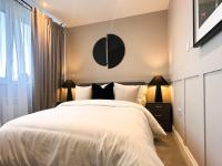 Stylish 1BD Flat, Calm, Light-Filled & Central - B&B Wakefield