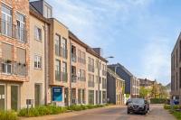 Ruim 3 slaapkamer appartement met parking nabij NATO - B&B