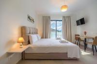 One-Bedroom Apartment with Balcony
