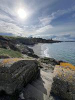 Seaview Retreat & Sauna at An Acre By The Sea - B&B