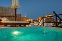 Santorini Rooftop Hot Tub Suite with Panoramic Views - B&B Akrotíri