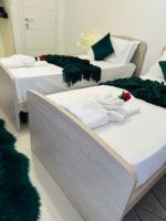 Zweibettzimmer mit Balkon