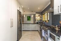 Peaceful Lakeside Retreat Near Muizenberg - Bed and Breakfast Lakeside