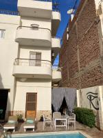 Appartement met 2 Slaapkamers en Uitzicht op het Zwembad