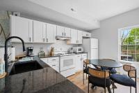 2BR Condo Near Ark for 6 Guests - Free Parking - B&B Williamstown