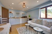 Lovely Belmont Apartment with Stunning Views! - B&B Belmont