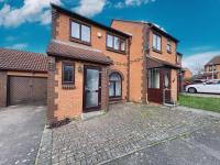 Clove, 3-4 Bed House with Garden, Free Parking, Sleeps 9 in Grays & Chafford Hundred - Bed and Breakfast