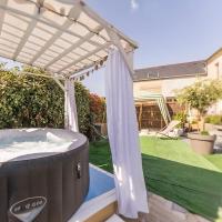 Maison de la Marquise, 15 couchages, 200m2, cour privative, salle de reception, 4 chambres doubles, 1 dortoir 7 couchages, spa linge en option - Chambres d'hôtes Sommervieu