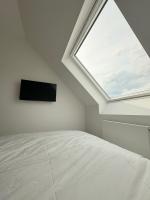 Bright and Minimalist Private Bedroom Montgomery Area - B&B