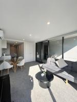 Brand new apartment close to hospital with POOL GYM in Woden center - Chambres d'hôtes Phillip