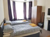 Zweibettzimmer mit eigenem Bad