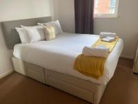 Stylish spacious 2 bed Apt Balcony Nr City Stadium - B&B