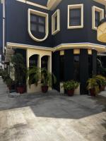 Debdan Luxury Apartments - B&B Araromi