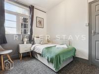 East LDN Guest Rooms and Amenities - B&B London