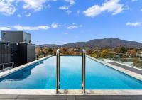 Spacious 2 Bed Room Split Level Apartment - Chambres d’hôtes Trenayr