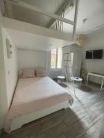 Studio vieil Antibes et mezzanine proche de la mer - Chambres d’hôtes Antibes