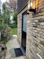 Studio with kitchen nestled lovely wooded cul du sac - B&B