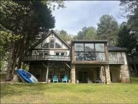 Lake Front Bed & Breakfast with Boat Ramp - B&B Hickory
