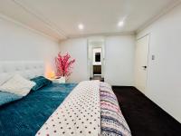 Modern King Suite on Swan Valley Doorstep - Bed and Breakfast