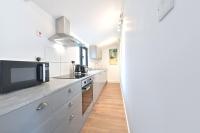 Cheerful 1BD Cottage with Parking Nr Guildford - B&B Guildford