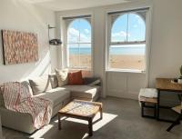 Spacious 2BD Flat with Stunning Views Folkestone - B&B Folkestone