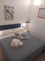 Zimmer mit Kingsize-Bett