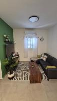 Boutique apartment in Afula Netflix, balcony, free parking - Chambres d'hôtes Afoula