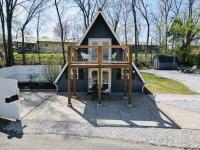The Lakeside Loft- KY Lake Escape - Pirates Cove - Bed and Breakfast