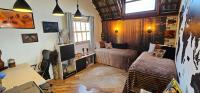 Chambre Lit Queen-Size avec Salle de Bains Commune