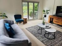 Modern Two Bedroom Home - B&B