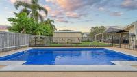 Family Home With Pool In Mount Louisa - Bed and Breakfast Ross River