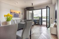 Family apartment near river, big balcony, free parking - B&B Pärnu