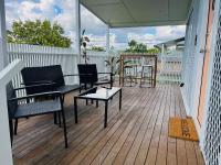 Peaceful Cottage-Style Home - Walk to Boondall Station - 12 Mins to Airport! - B&B