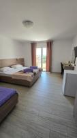 Deluxe Room (2 Adults + 1 Child)