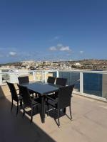 Bright 3BR Penthouse with Amazing Views - by HostMT - B&B San Pawl il-Bahar